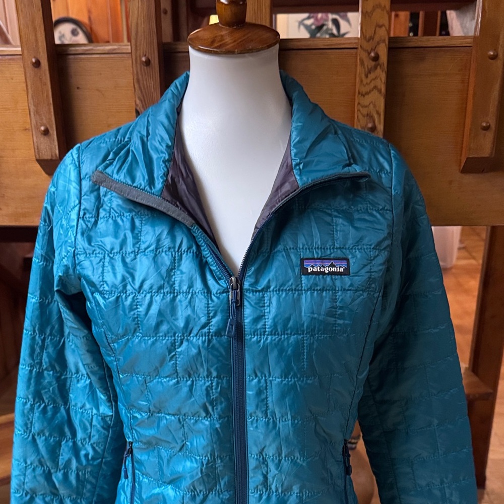 Patagonia size Small S Women's Teal Puffer Jacket - Picture 9 of 11